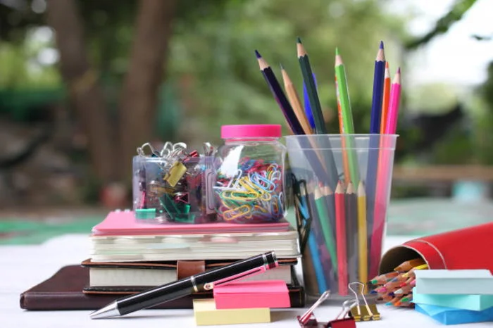 Imprescindibles de papelería en tu escritorio Imprescindibles de papelería en tu escritorio